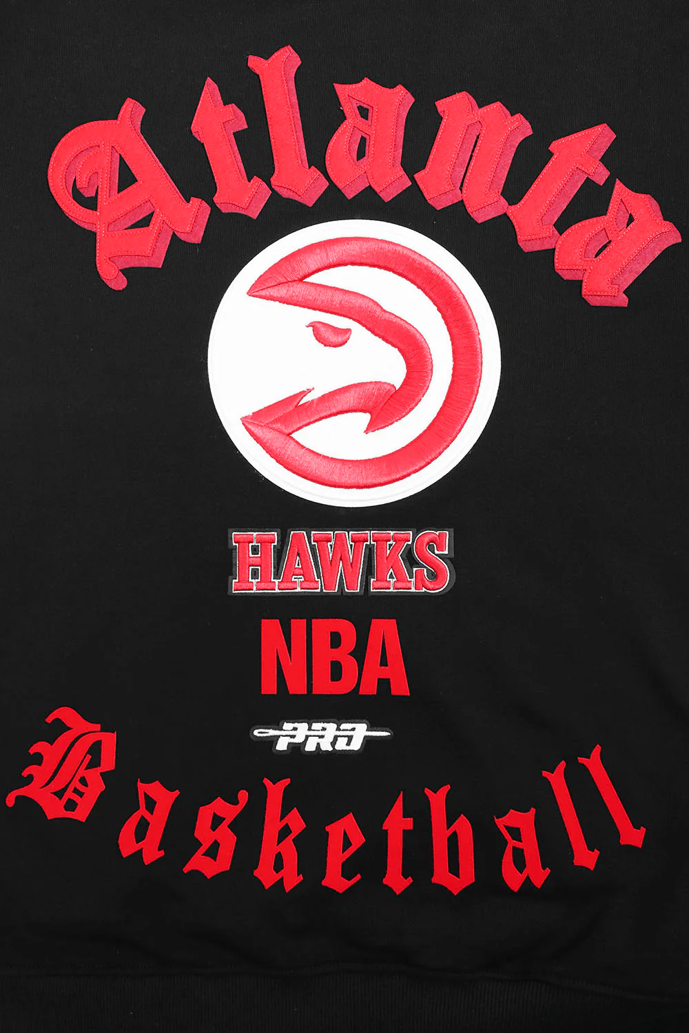 NBA ATLANTA HAWKS OLD ENGLISH MEN'S CREWNECK (BLACK) - Image 5