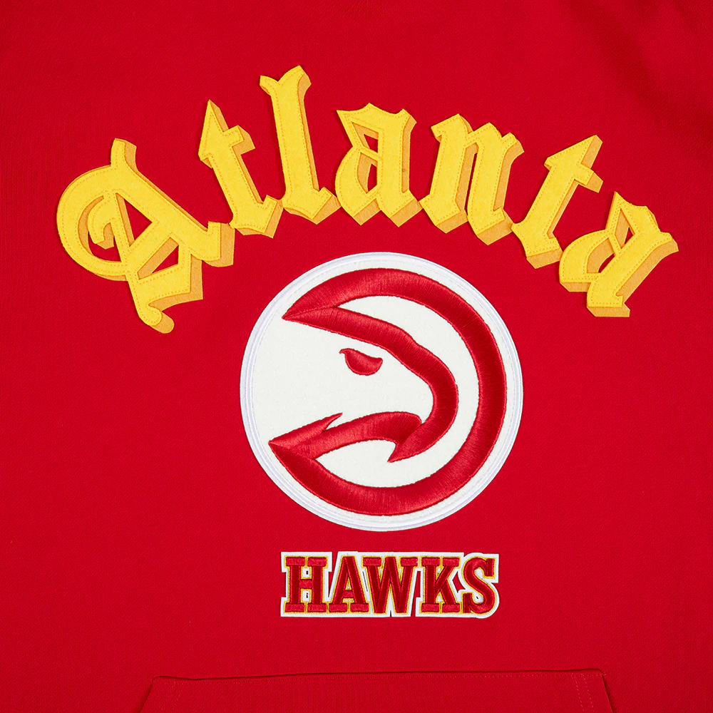 NBA ATLANTA HAWKS OLD ENGLISH MEN'S PULLOVER HOODIE (RED) - Image 5