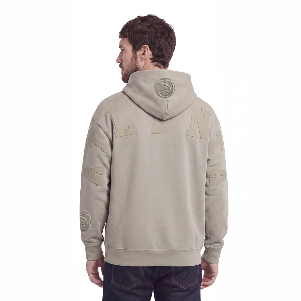 NBA ATLANTA HAWKS WINGSPAN MEN'S DROP SHOULDER FLEECE PULLOVER HOODIE (TAUPE)