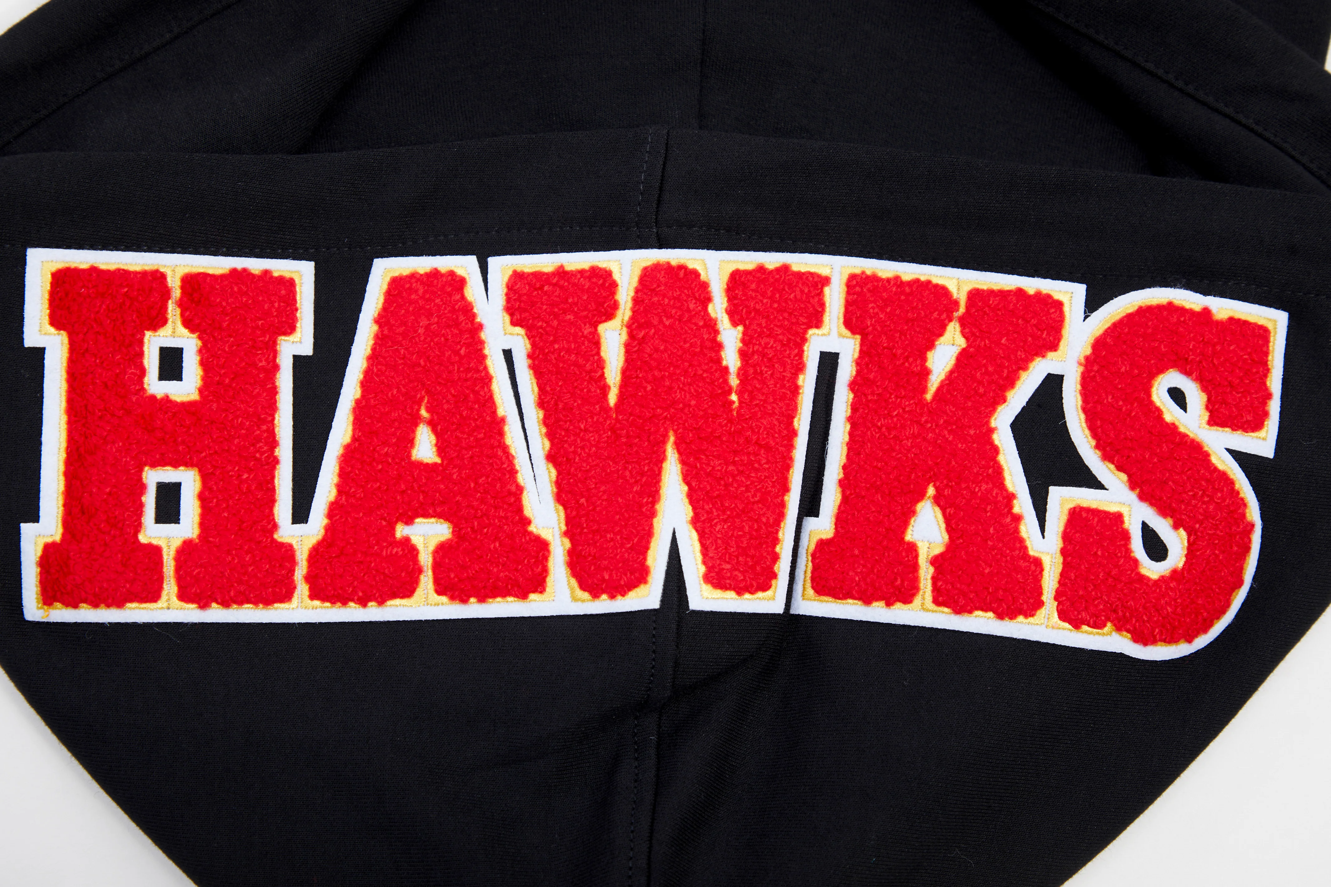 NBA ATLANTA HAWKS CLASSIC CHENILLE MEN'S PULLOVER HOODIE (BLACK) - Image 9
