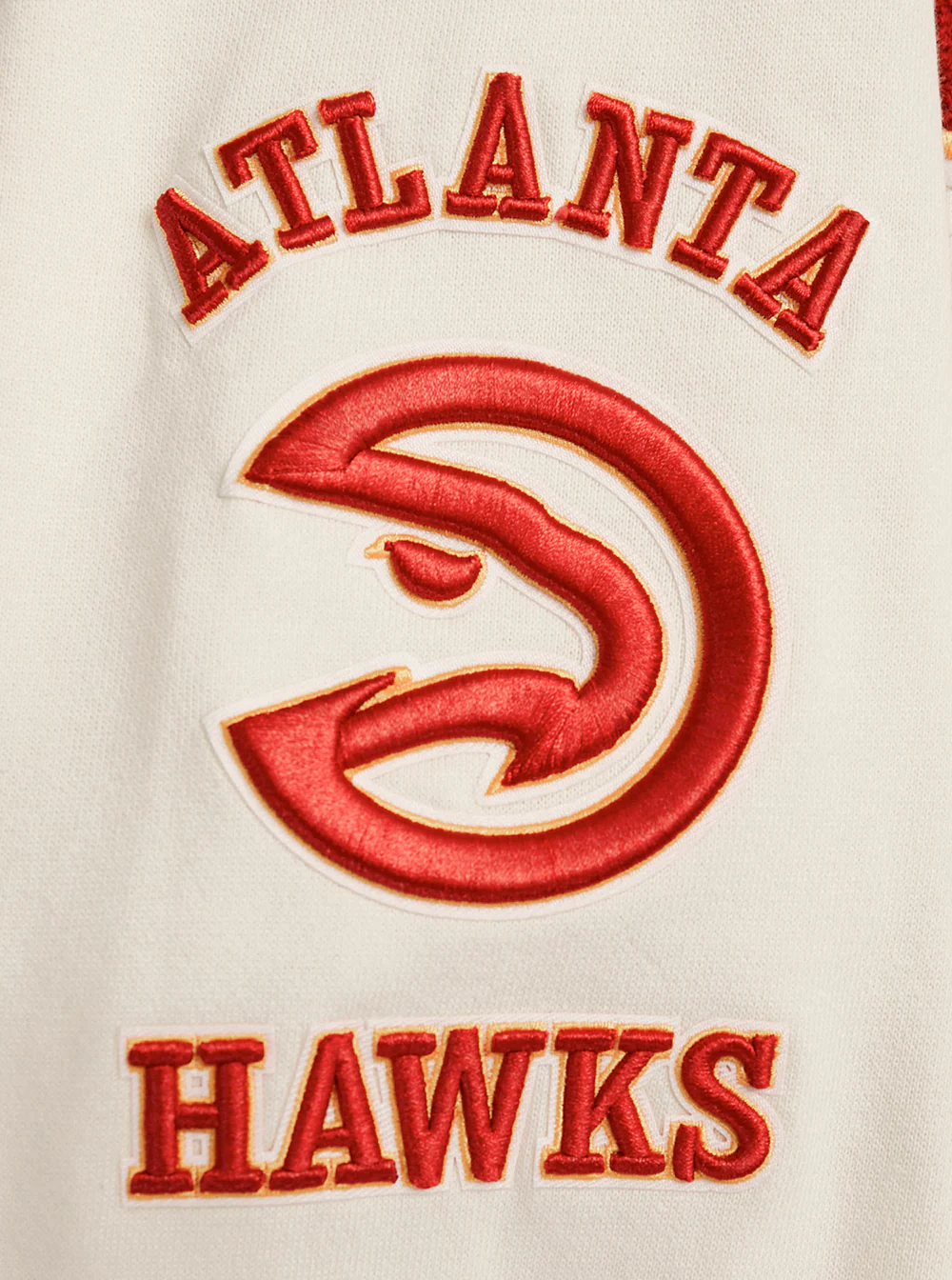 NBA ATLANTA HAWKS RETRO CLASSIC MEN'S PULLOVER HOODIE (EGGSHELL/ RED) - Image 7
