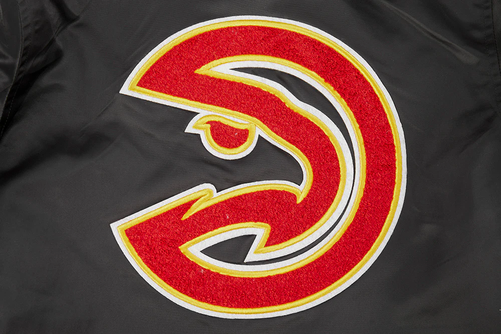 NBA ATLANTA HAWKS RETRO CLASSIC BIG BOYS RIB SATIN JACKET (BLACK/RED/BLACK) - Image 3