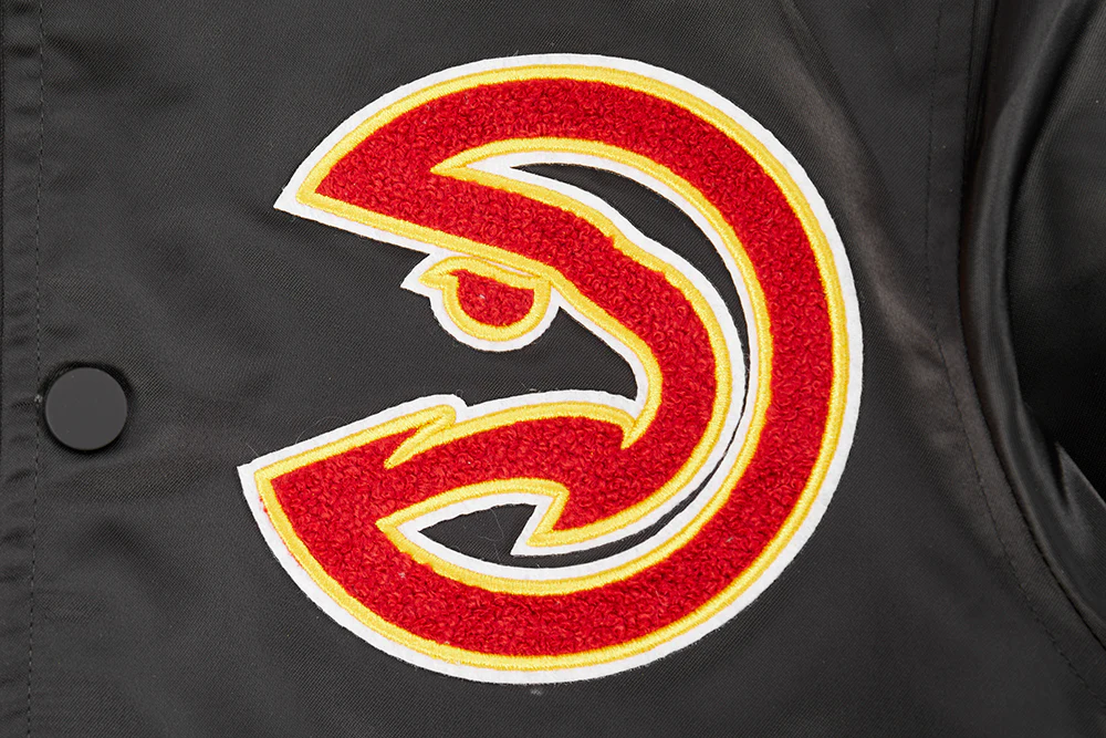 NBA ATLANTA HAWKS RETRO CLASSIC BIG BOYS RIB SATIN JACKET (BLACK/RED/BLACK) - Image 5