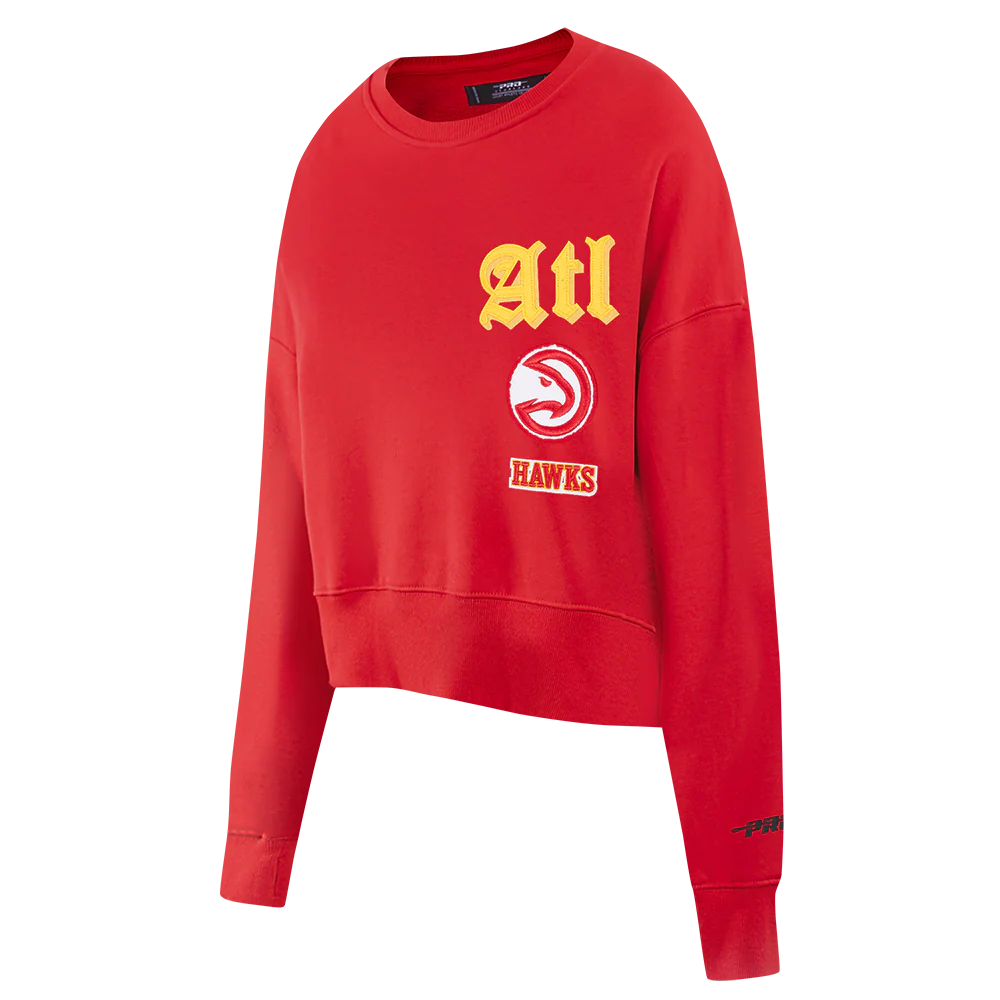 NBA ATLANTA HAWKS OLD ENGLISH WOMEN'S FLC CREWNECK (RED) - Image 4