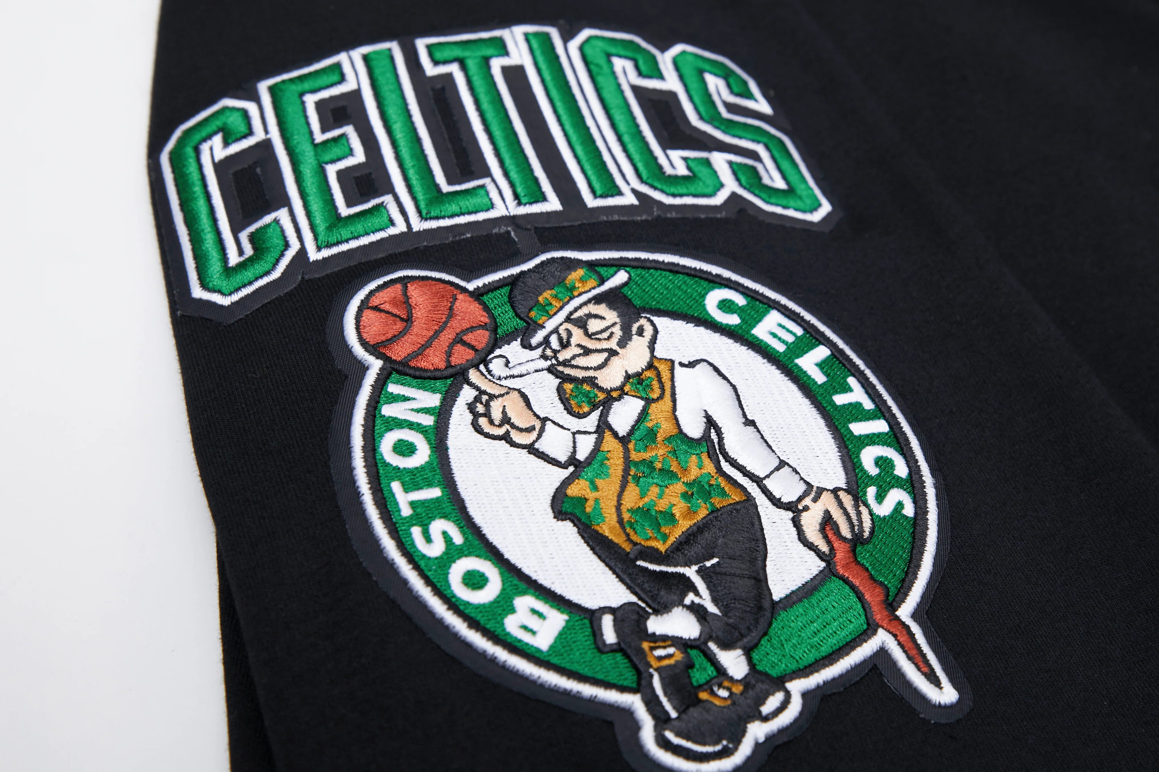 NBA BOSTON CELTICS CLASSIC CHENILLE MEN'S PULLOVER HOODIE (BLACK) - Image 7