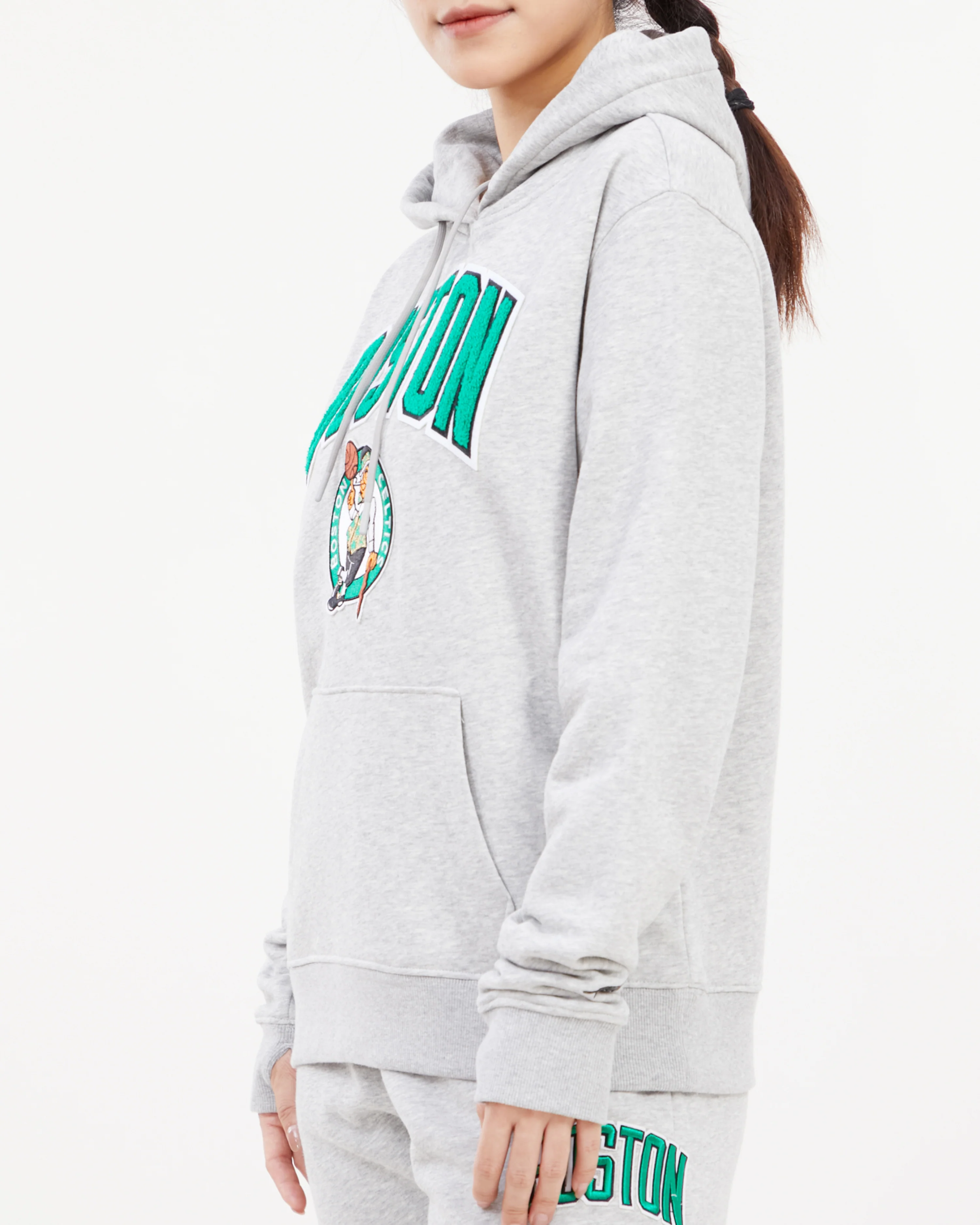 NBA BOSTON CELTICS CLASSIC WOMEN'S PULLOVER HOODIE (HEATHER GREY) - Image 11