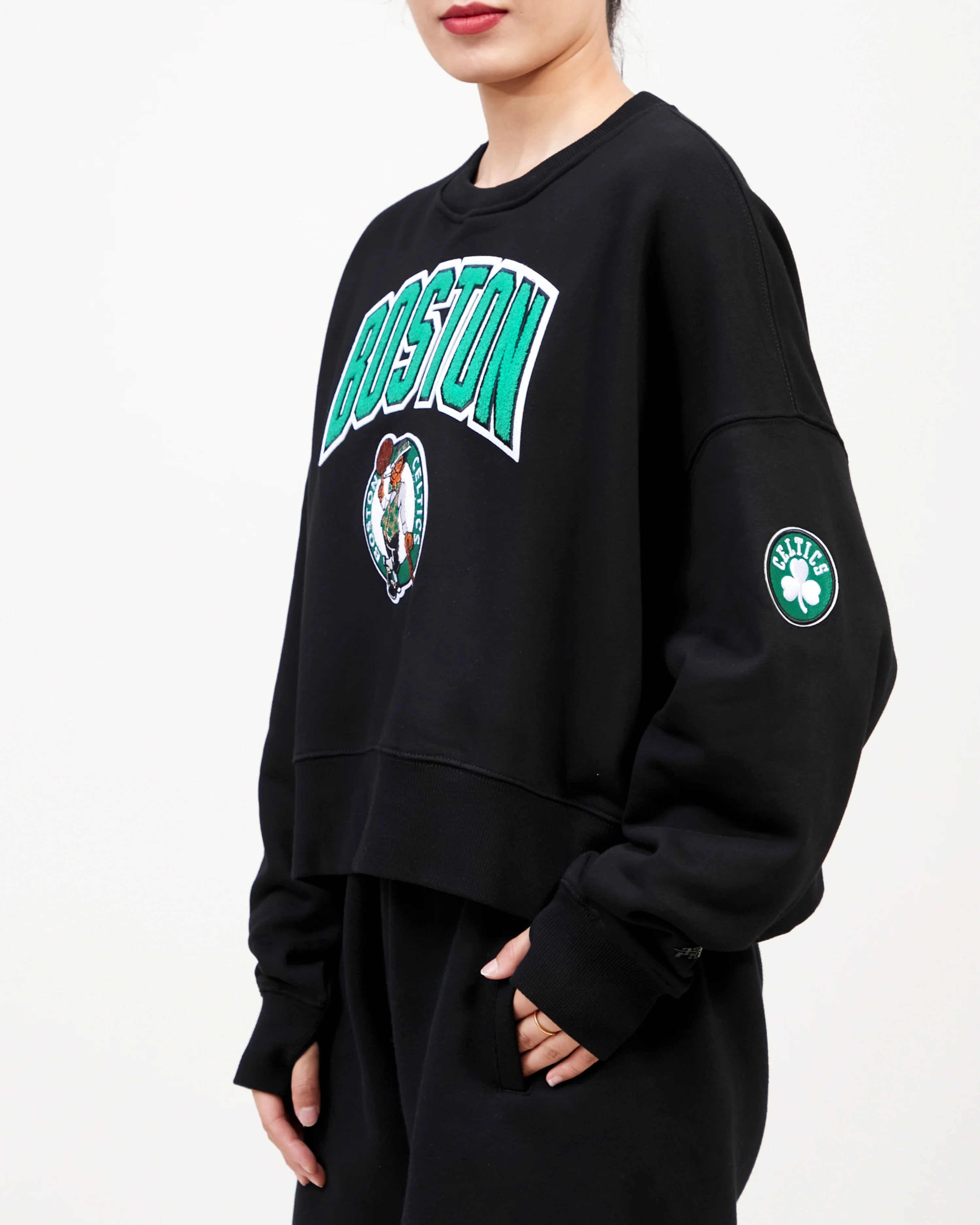 NBA BOSTON CELTICS CLASSIC WOMEN'S CREWNECK (BLACK) - Image 11