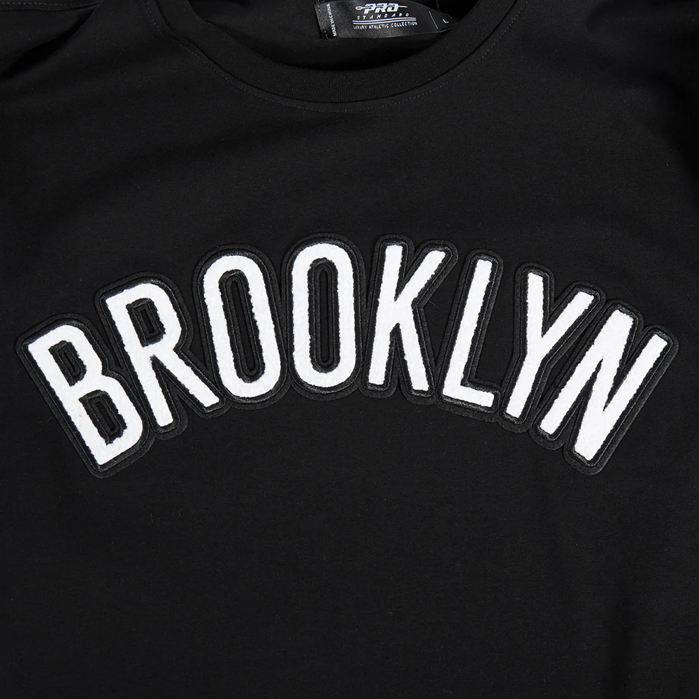 NBA BROOKLYN NETS CLASSIC CHENILLE MEN'S TEE (BLACK) - Image 9