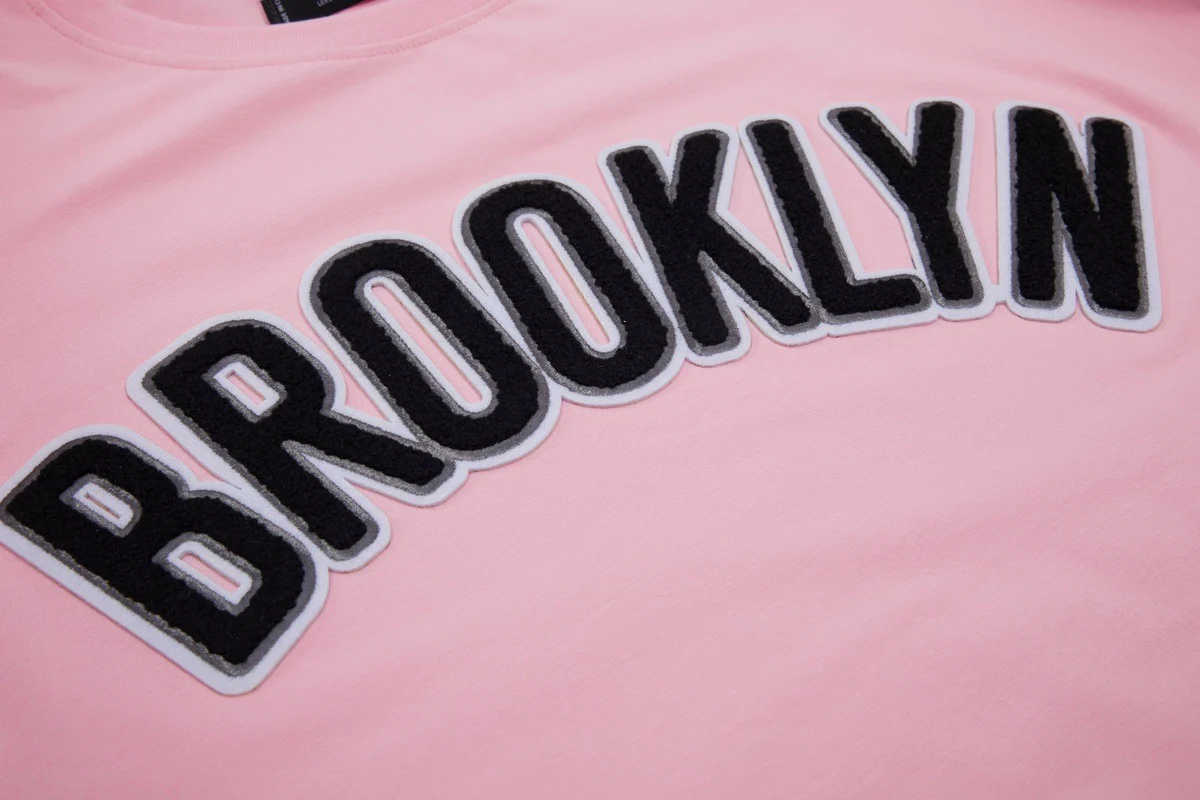 NBA BROOKLYN NETS CLASSIC CHENILLE MEN'S TEE (PINK) - Image 6