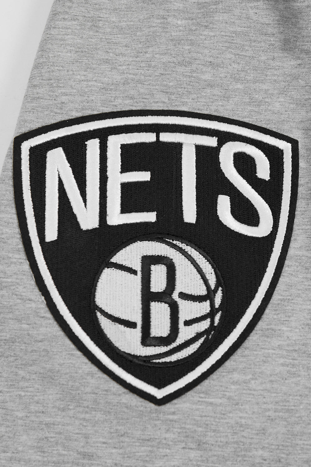 NBA BROOKLYN NETS OLD ENGLISH MEN'S TEE (HEATHER GREY) - Image 6
