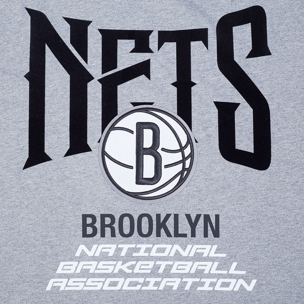 NBA BROOKLYN NETS CITY TOUR 2.0 MEN'S COTTON JERSEY DROP SHOULDER TEE (DARK HEATHER GRAY) - Image 5