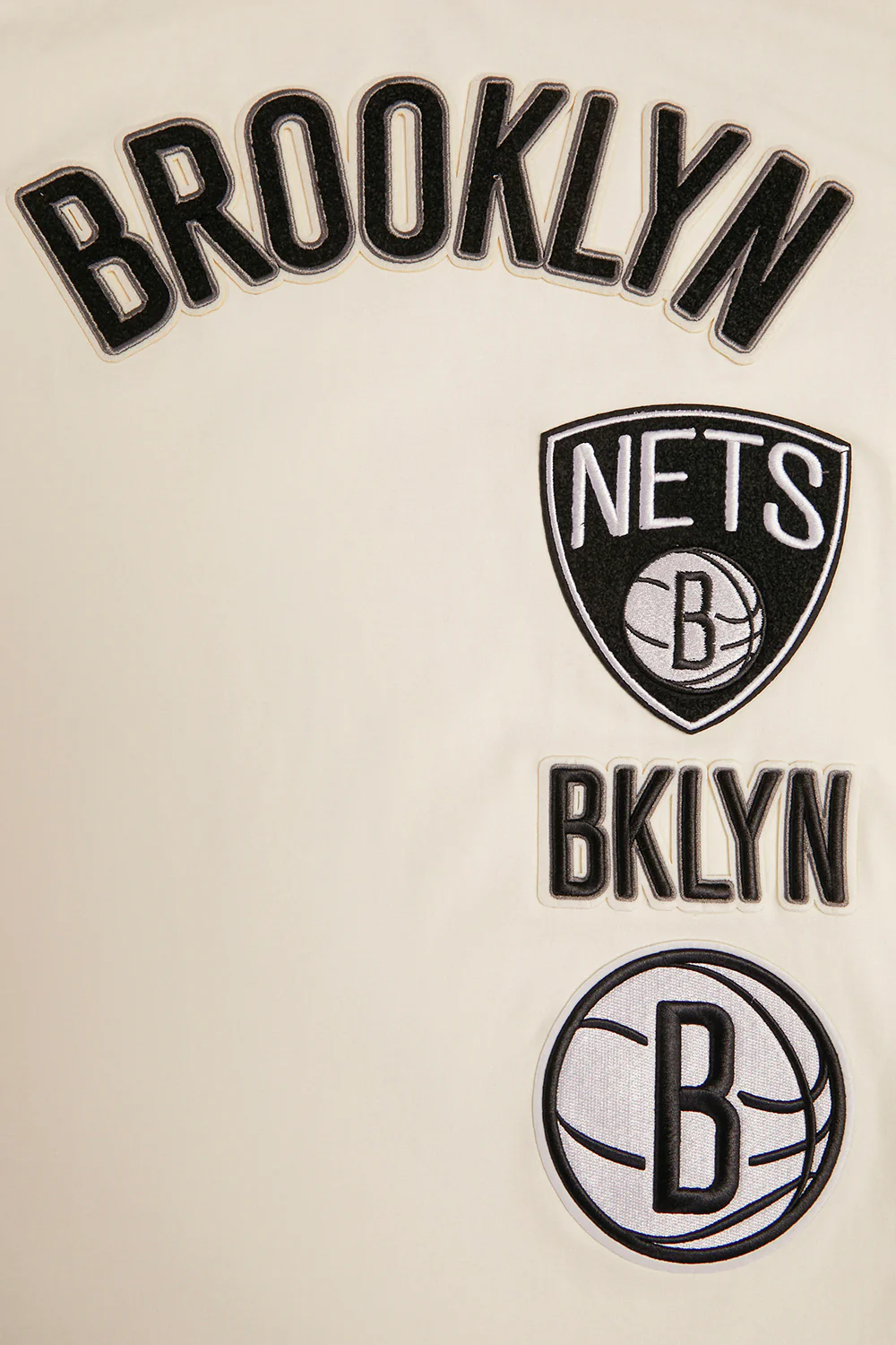NBA BROOKLYN NETS RETRO CLASSIC MEN'S STRIPED TEE (EGGSHELL/ BLACK) - Image 5