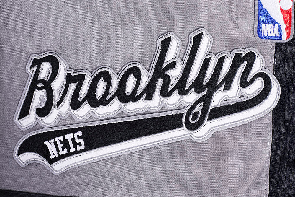 NBA BROOKLYN NETS SCRIPT TAIL MEN'S DOUBLE KNIT 2.0 SHORT (GRAY/BLACK) - Image 6