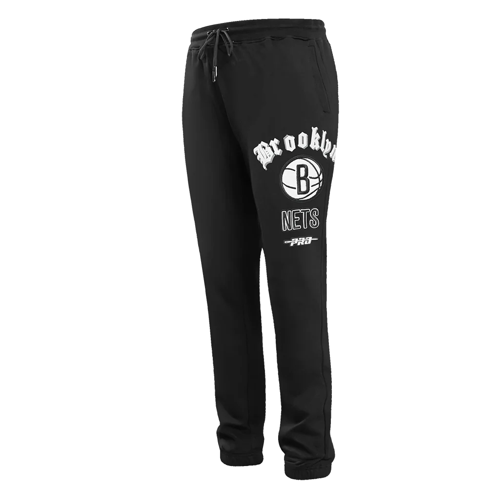 NBA BROOKLYN NETS OLD ENGLISH MEN'S SWEATPANT (BLACK)