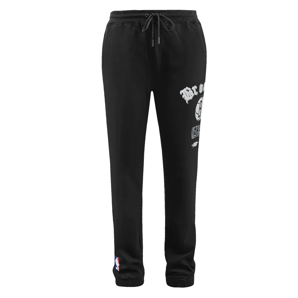 NBA BROOKLYN NETS OLD ENGLISH MEN'S SWEATPANT (BLACK) - Image 2