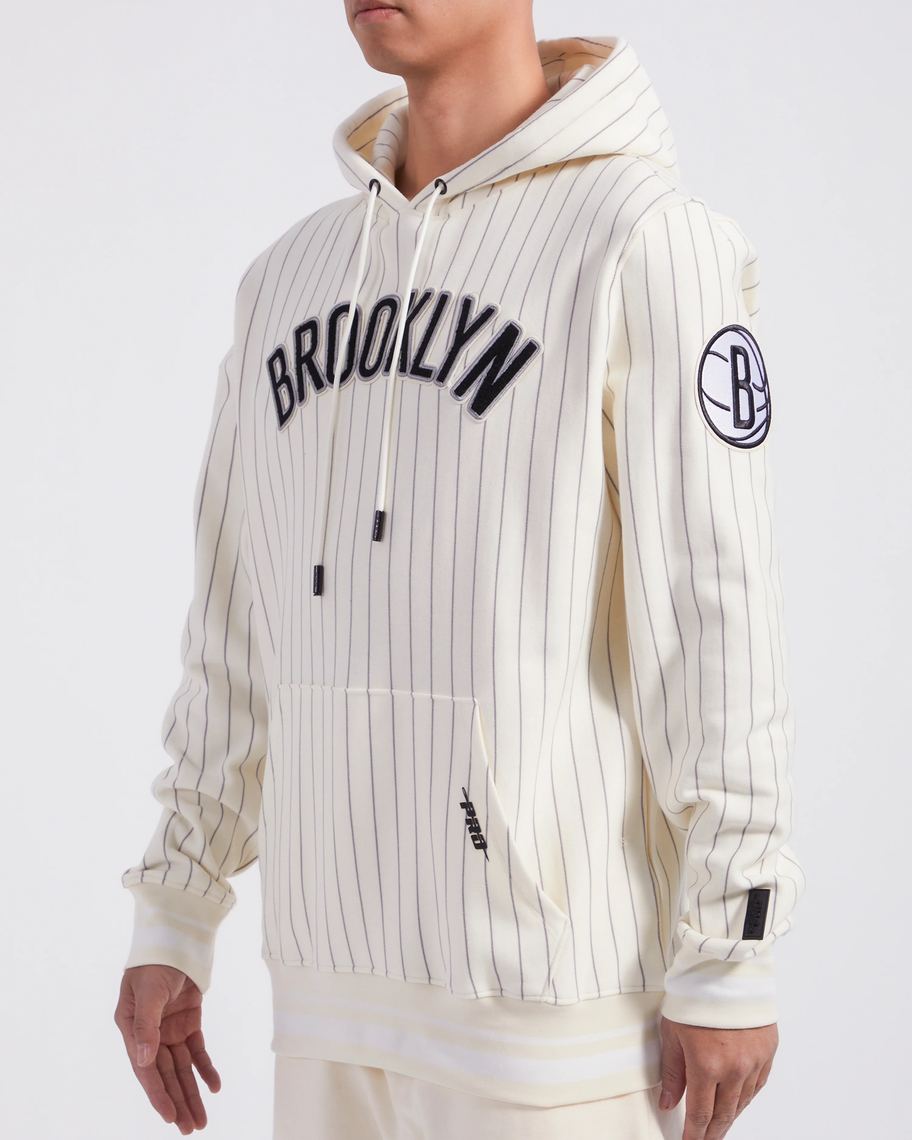 NBA BROOKLYN NETS PINSTRIPE RETRO CLASSIC RIB FLC PO HOODIE (EGGSHELL/ GREY) - Image 2