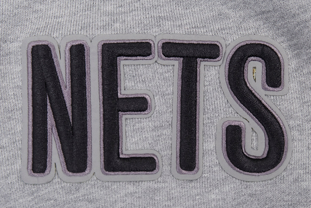 NBA BROOKLYN NETS SCRIPT TAIL MEN'S RIB FLEECE PULLOVER HOODIE (HEATHER GRAY/BLACK) - Image 6