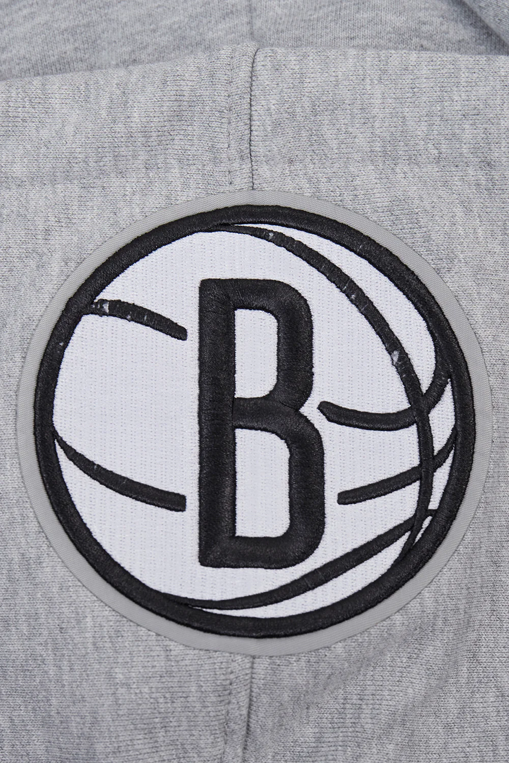 NBA BROOKLYN NETS SCRIPT TAIL MEN'S RIB FLEECE PULLOVER HOODIE (HEATHER GRAY/BLACK) - Image 8