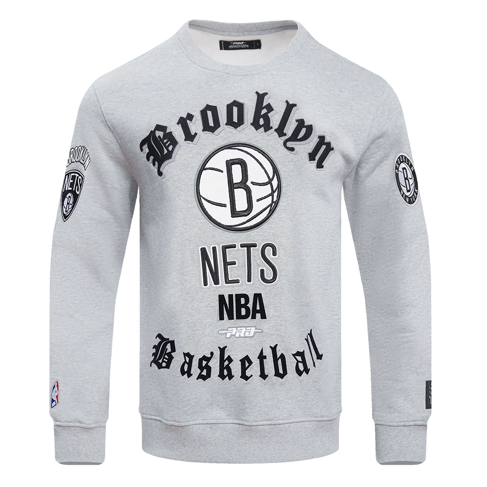 NBA BROOKLYN NETS OLD ENGLISH MEN'S CREWNECK (HEATHER GREY)