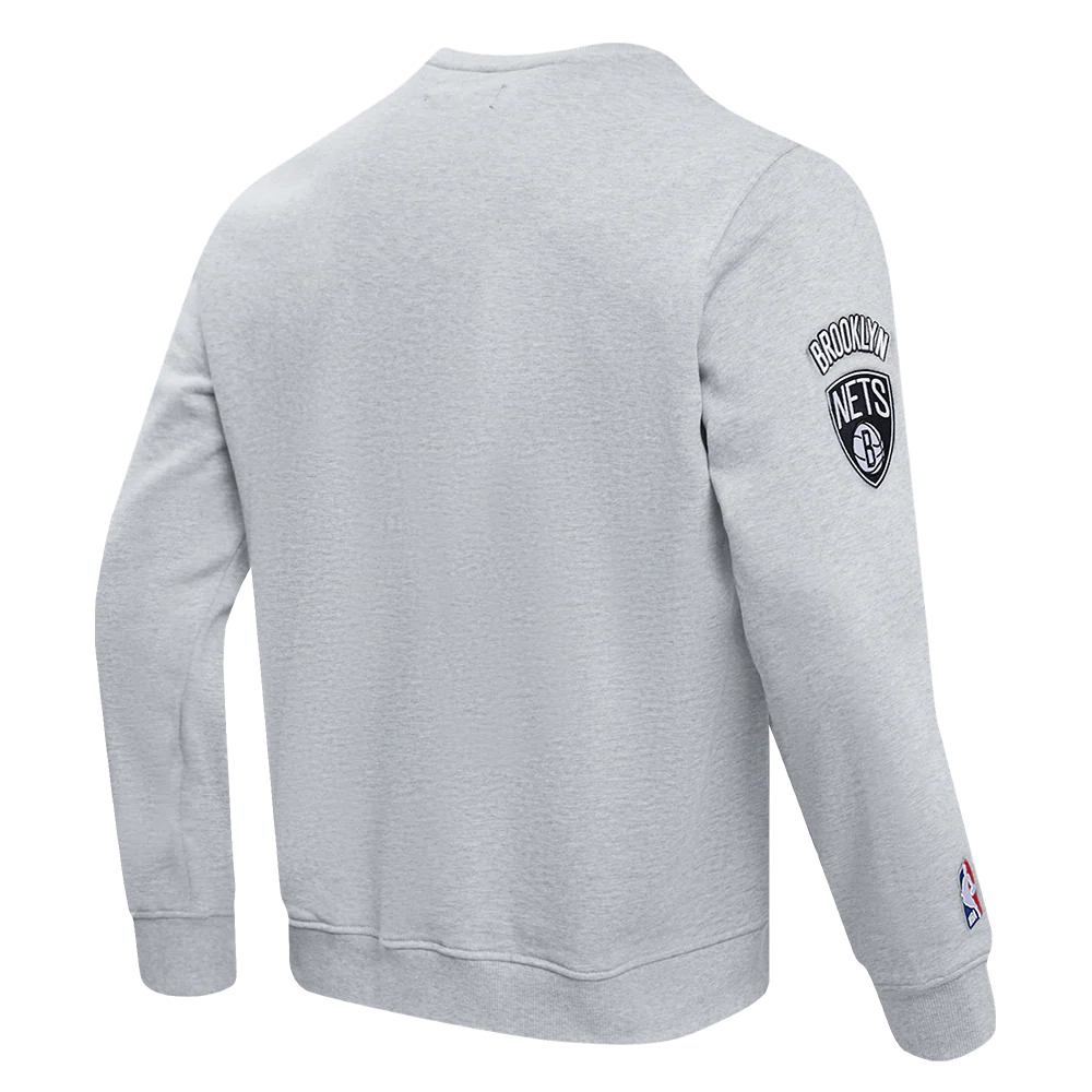 NBA BROOKLYN NETS OLD ENGLISH MEN'S CREWNECK (HEATHER GREY) - Image 3