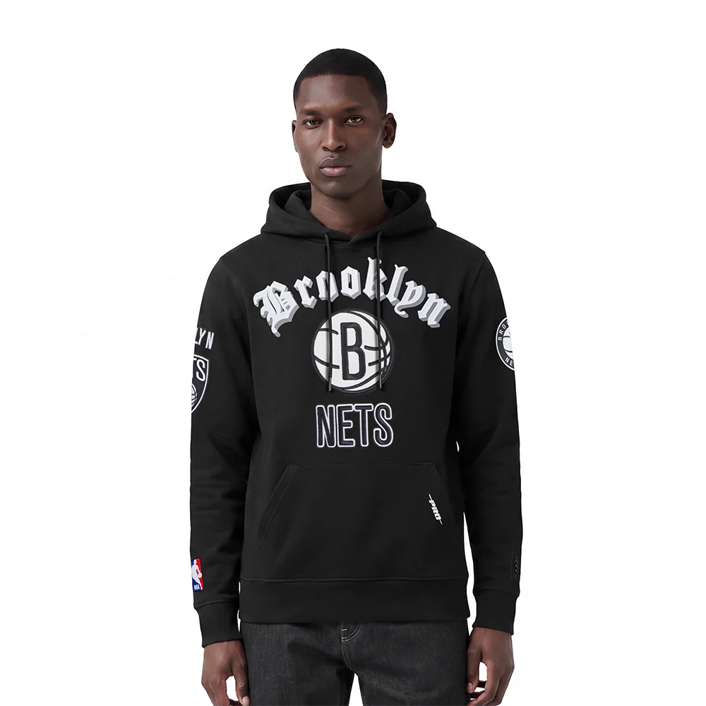 NBA BROOKLYN NETS OLD ENGLISH MEN'S PULLOVER HOODIE (BLACK)