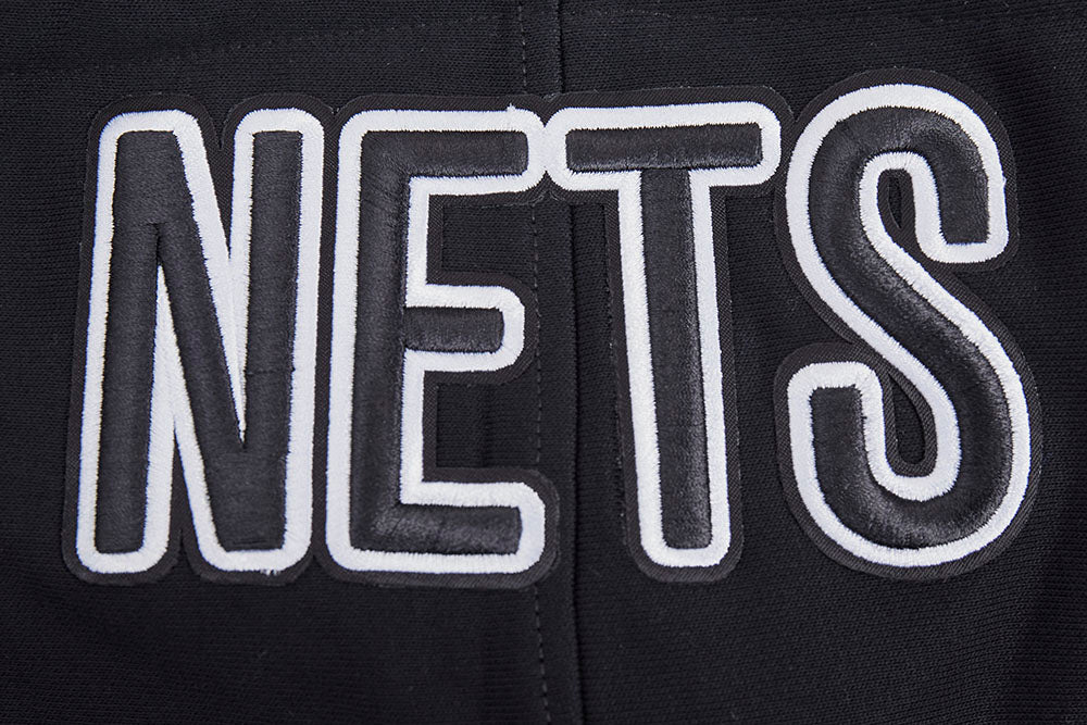 NBA BROOKLYN NETS OLD ENGLISH MEN'S PULLOVER HOODIE (BLACK) - Image 10