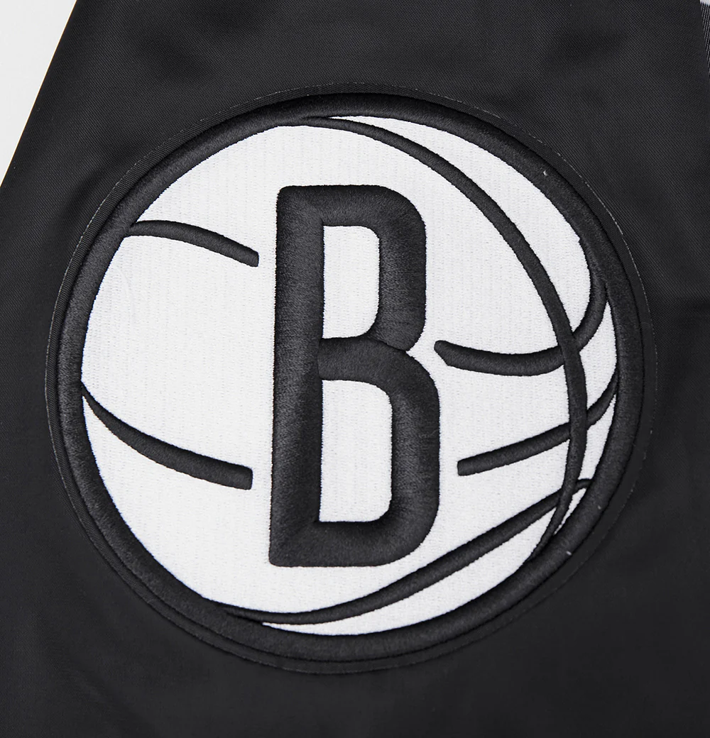 NBA BROOKLYN NETS SCRIPT TAIL MEN'S SATIN JACKET (BLACK/GRAY) - Image 6