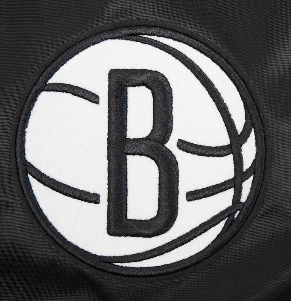 NBA BROOKLYN NETS OLD ENGLISH MEN'S RIB SATIN JACKET (BLACK/GRAY) - Image 5
