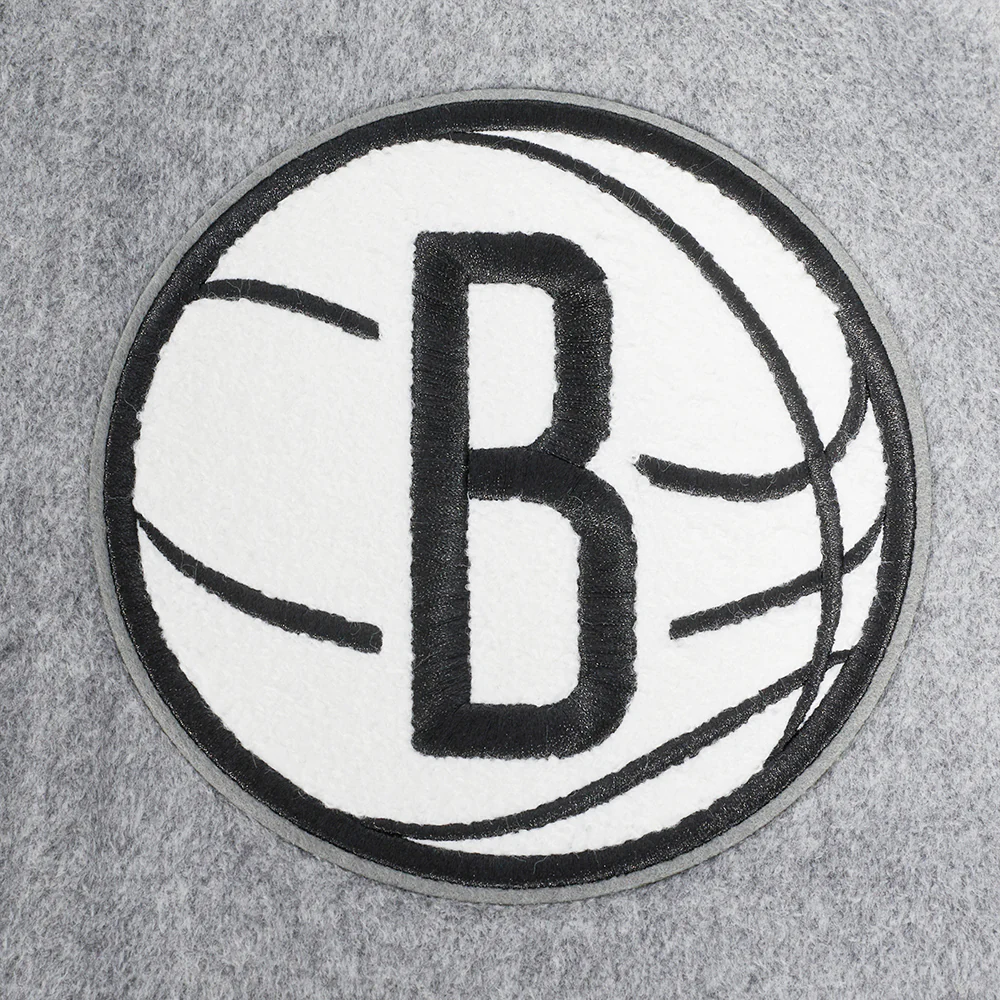 NBA BROOKLYN NETS OLD ENGLISH MEN'S RIB WOOL VARSITY JACKET (HEATHER GREY/WHITE/BLACK) - Image 6