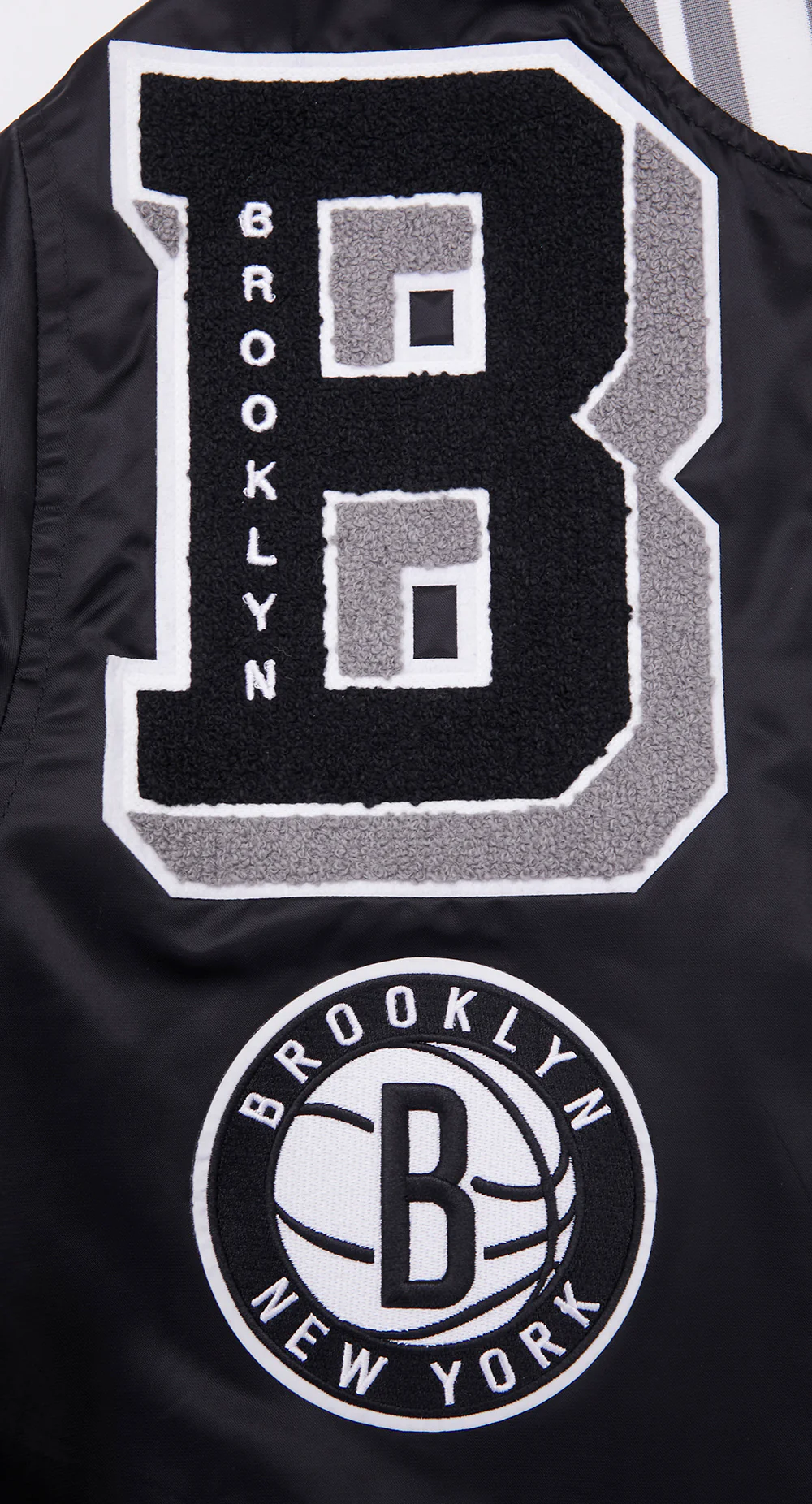 NBA BROOKLYN NETS MASHUP MEN'S RIB SATIN JACKET (BLACK/GRAY) - Image 6