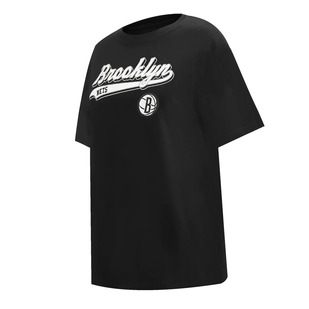 NBA BROOKLYN NETS SCRIPT TAIL WOMEN'S BOYFRIEND TEE (BLACK) - Image 2