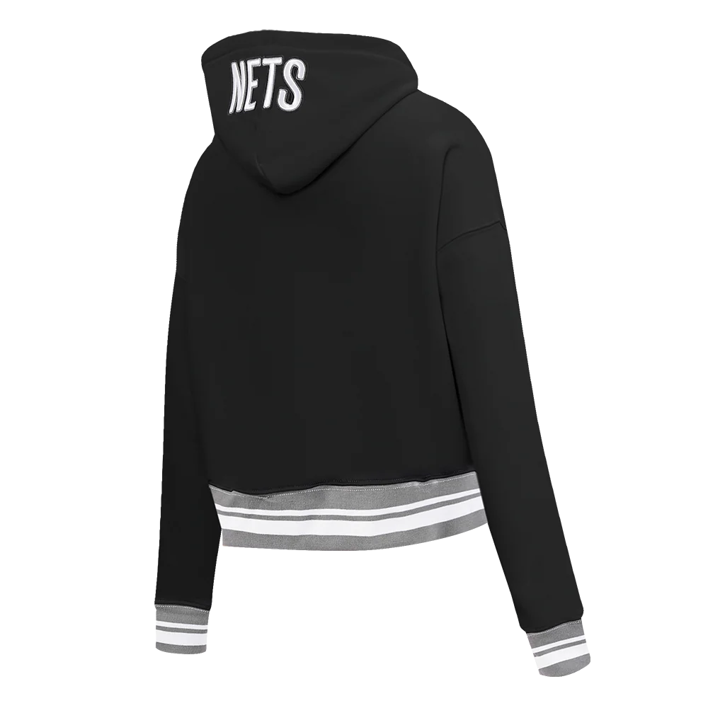 NBA BROOKLYN NETS SCRIPT TAIL WOMEN'S RIB FLEECE CROPPED PULLOVER HOODIE (BLACK/GRAY) - Image 3