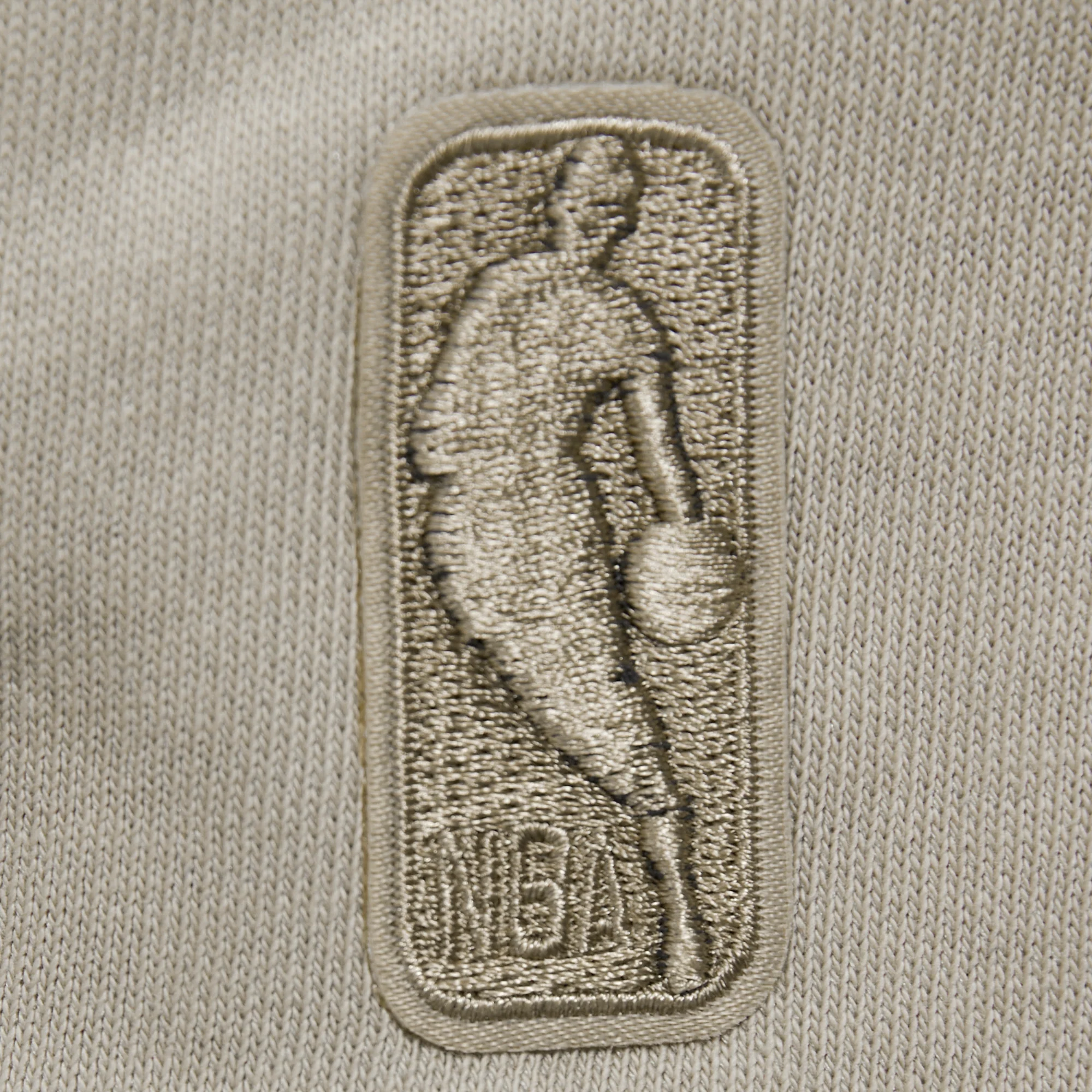NBA BROOKLYN NETS WINGSPAN WOMEN'S FLEECE CREWNECK (TAUPE) - Image 5