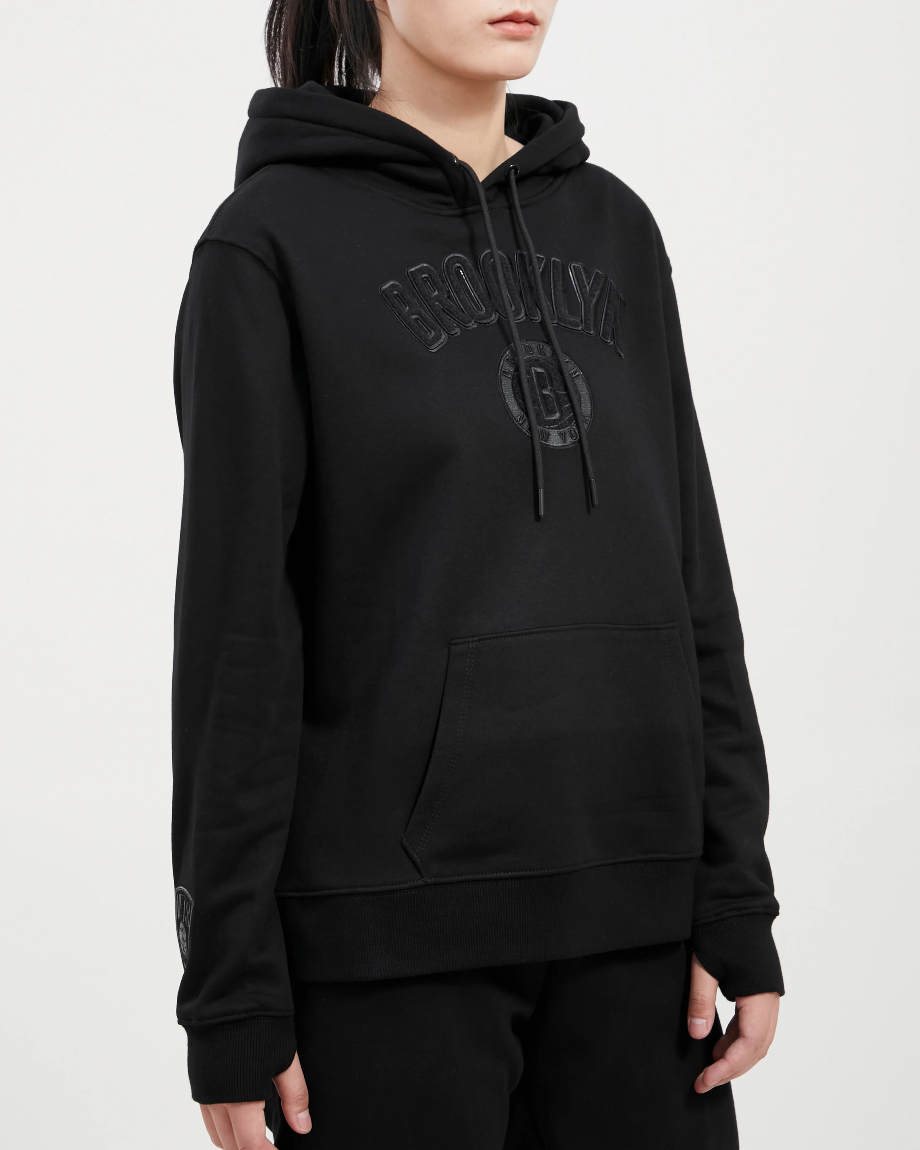 NBA BROOKLYN NETS TRIPLE BLACK WOMEN'S PULLOVER HOODIE (TRIPLE BLACK) - Image 10