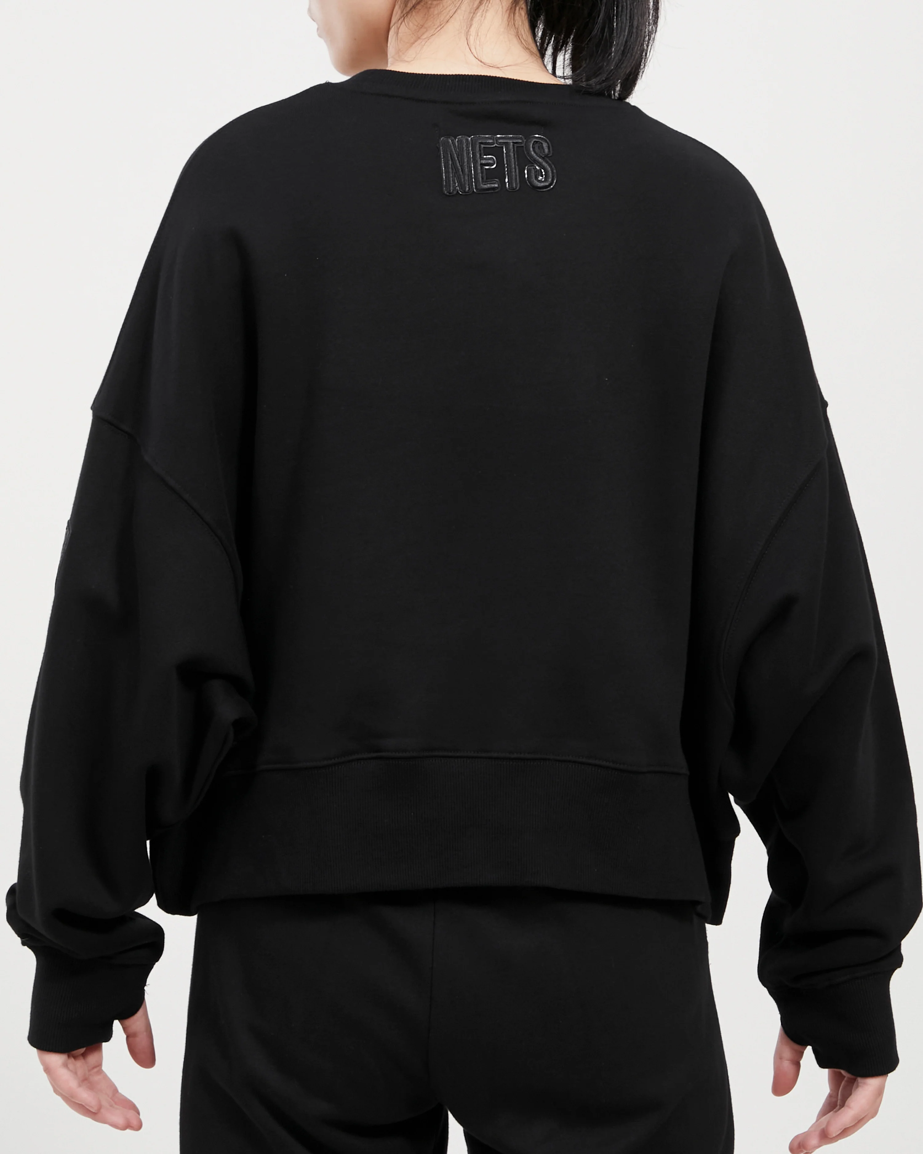 NBA BROOKLYN NETS TRIPLE BLACK WOMEN'S CREWNECK (TRIPLE BLACK) - Image 11