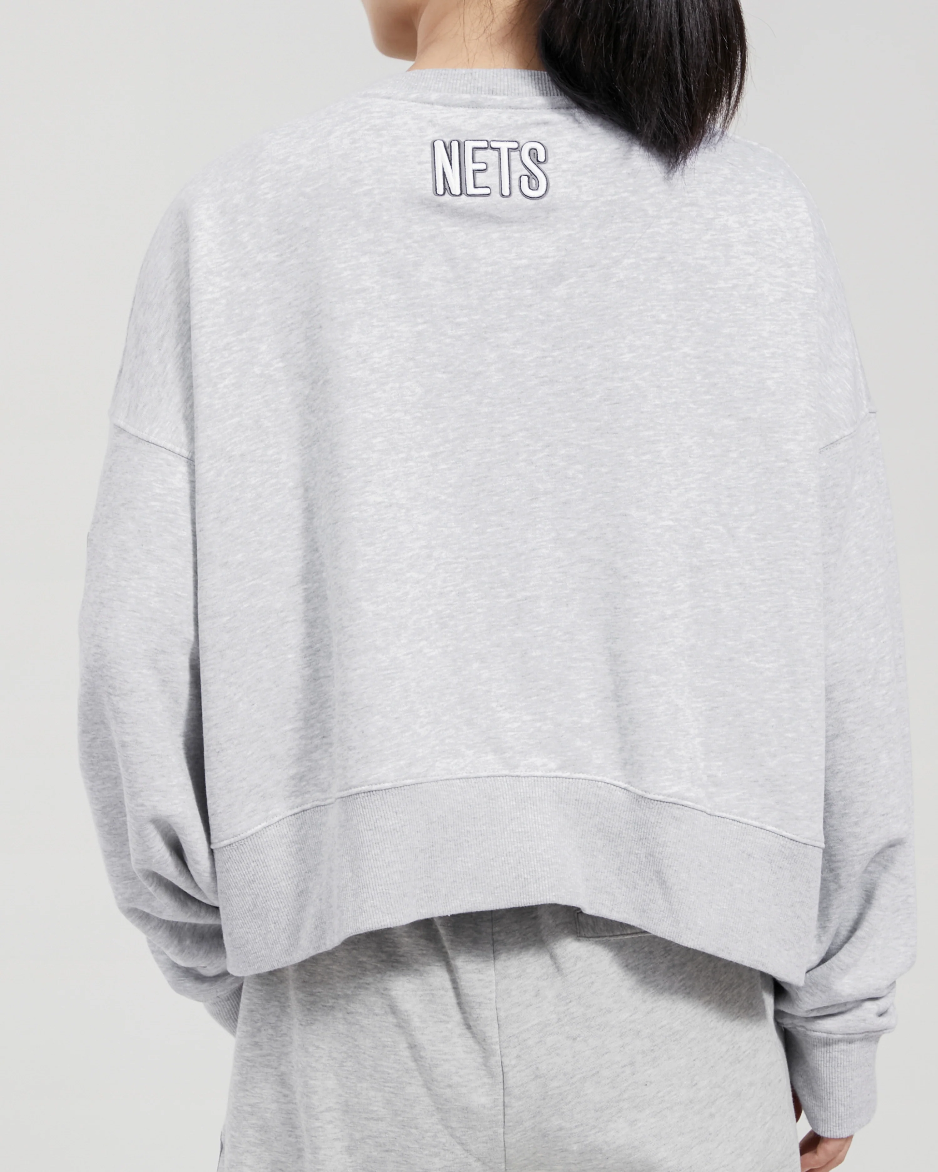 NBA BROOKLYN NETS CLASSIC WOMEN'S CREWNECK (HEATHER GREY) - Image 11