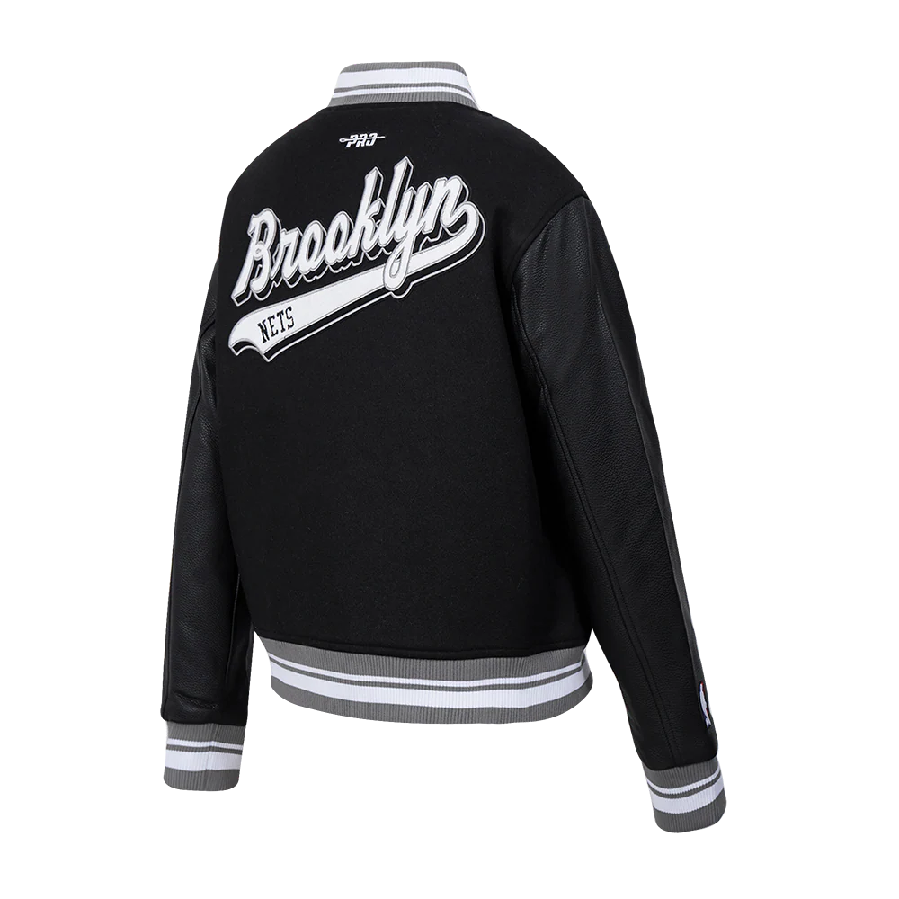 NBA BROOKLYN NETS SCRIPT TAIL WOMEN'S WOOL VARSITY JACKET (BLACK/GRAY) - Image 3