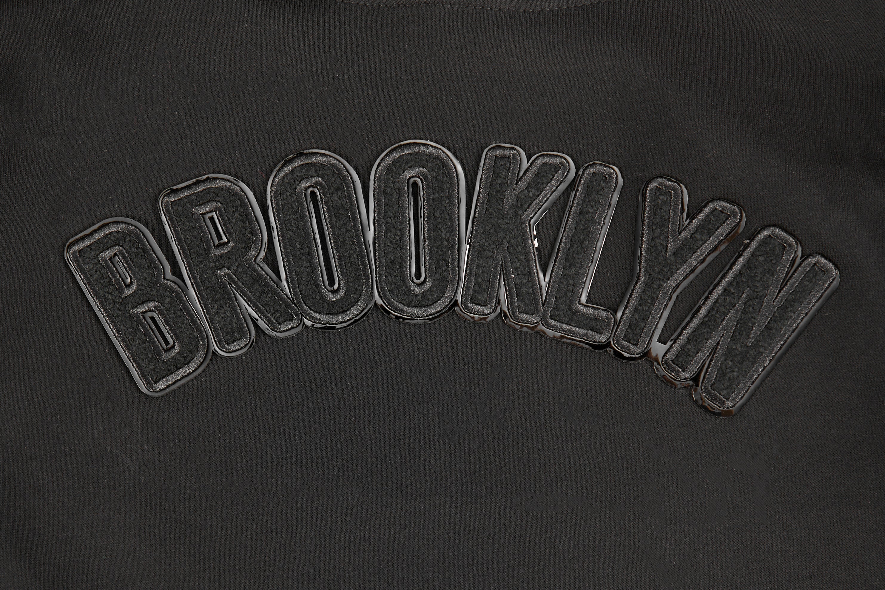 NBA BROOKLYN NETS TRIPLE BLACK LITTLE BOYS FLEECE PULLOVER HOODIE (BLACK) - Image 5