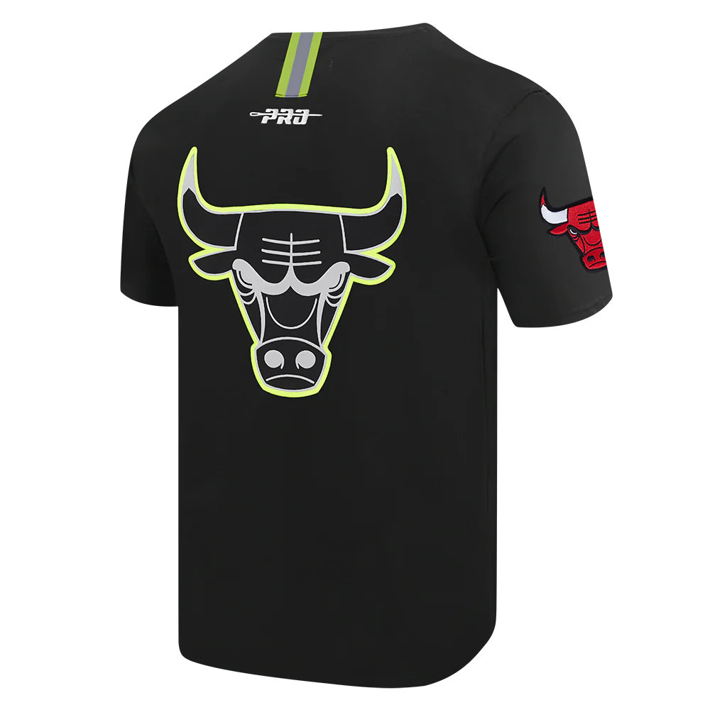 NBA CHICAGO BULLS UNDER THE LIGHTS MEN'S SINGLE JERSEY TEE (BLACK) - Image 4