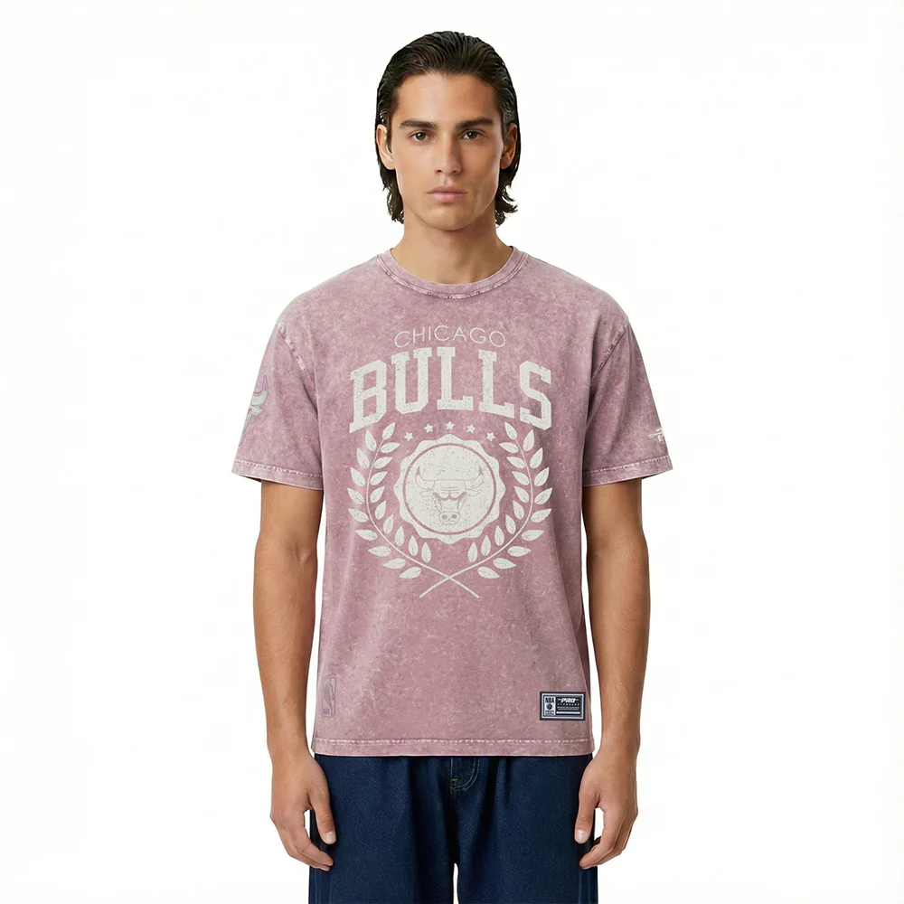 NBA CHICAGO BULLS STREET TEAM MEN'S CJ DROP SHOULDER ENZYME WASH TEE (WASHED MAUVE)