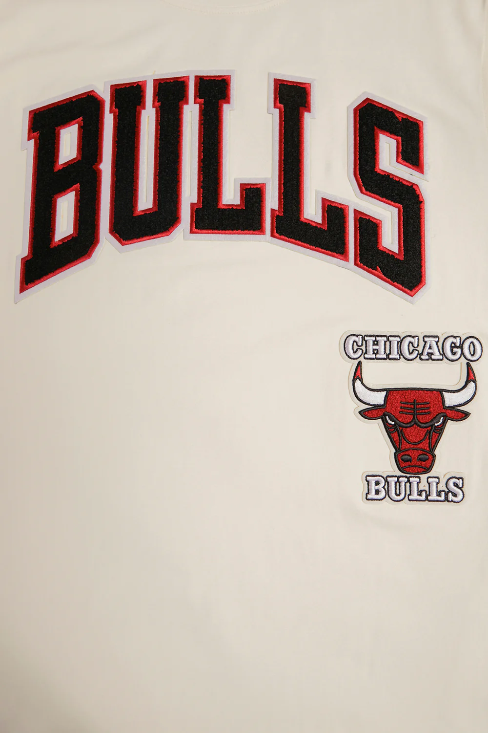NBA CHICAGO BULLS RETRO CLASSIC MEN'S STRIPED TEE (EGGSHELL/ RED) - Image 7