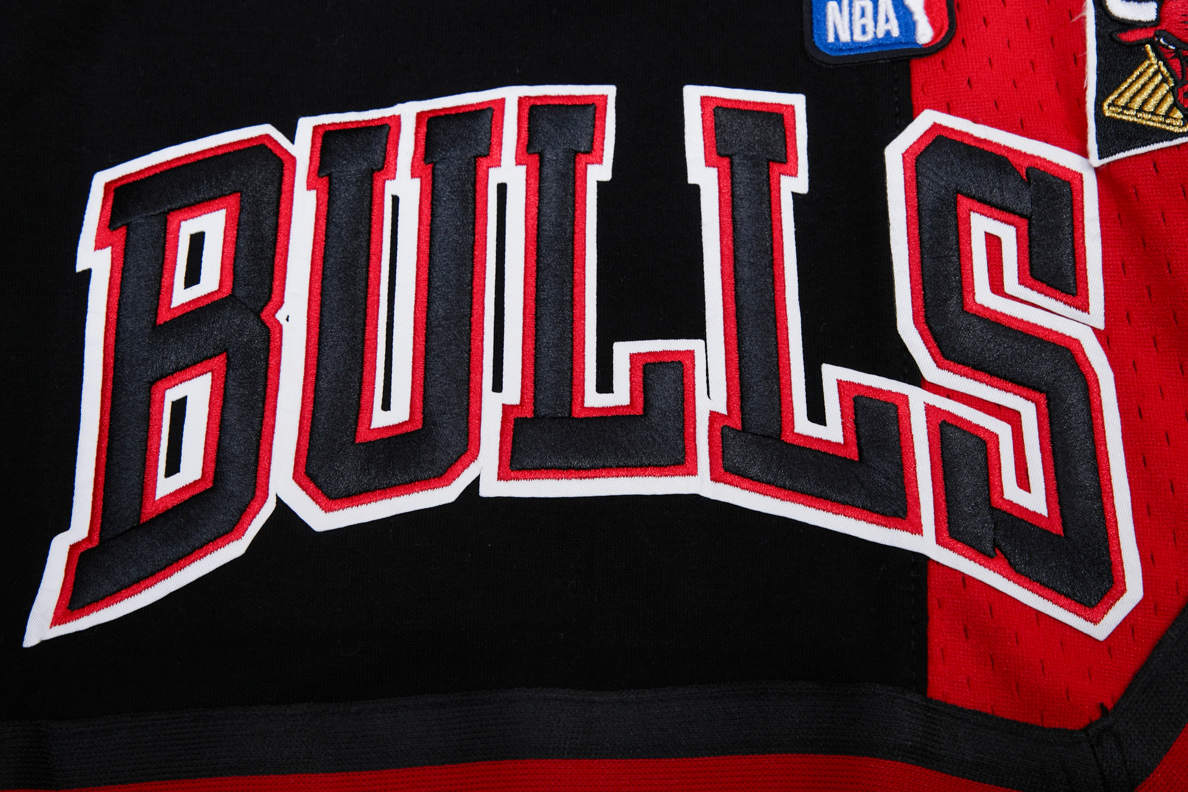 NBA CHICAGO BULLS RETRO CLASSIC MEN'S 2.0 SHORT (BLACK/RED) - Image 10