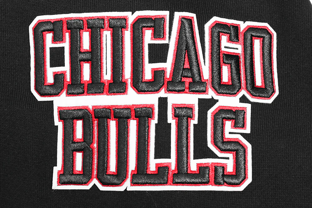 NBA CHICAGO BULLS OLD ENGLISH MEN'S CREWNECK (BLACK) - Image 8