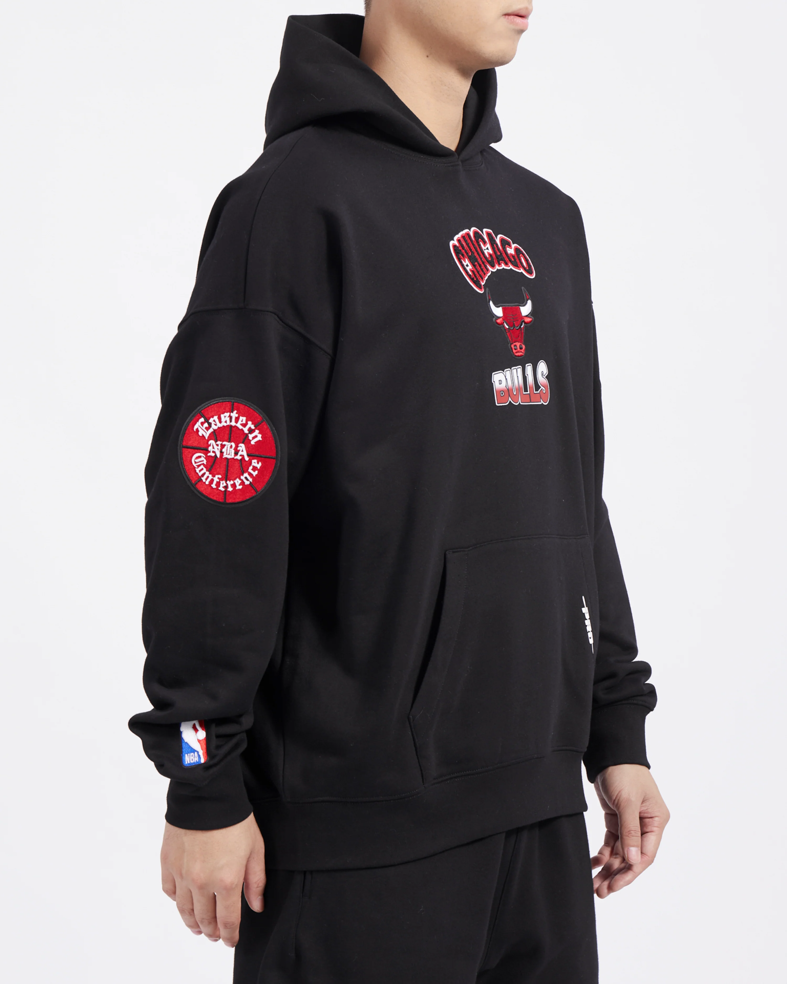 NBA CHICAGO BULLS TURN IT UP MEN'S DROP SHOULDER FLC PO HOODIE (BLACK) - Image 3