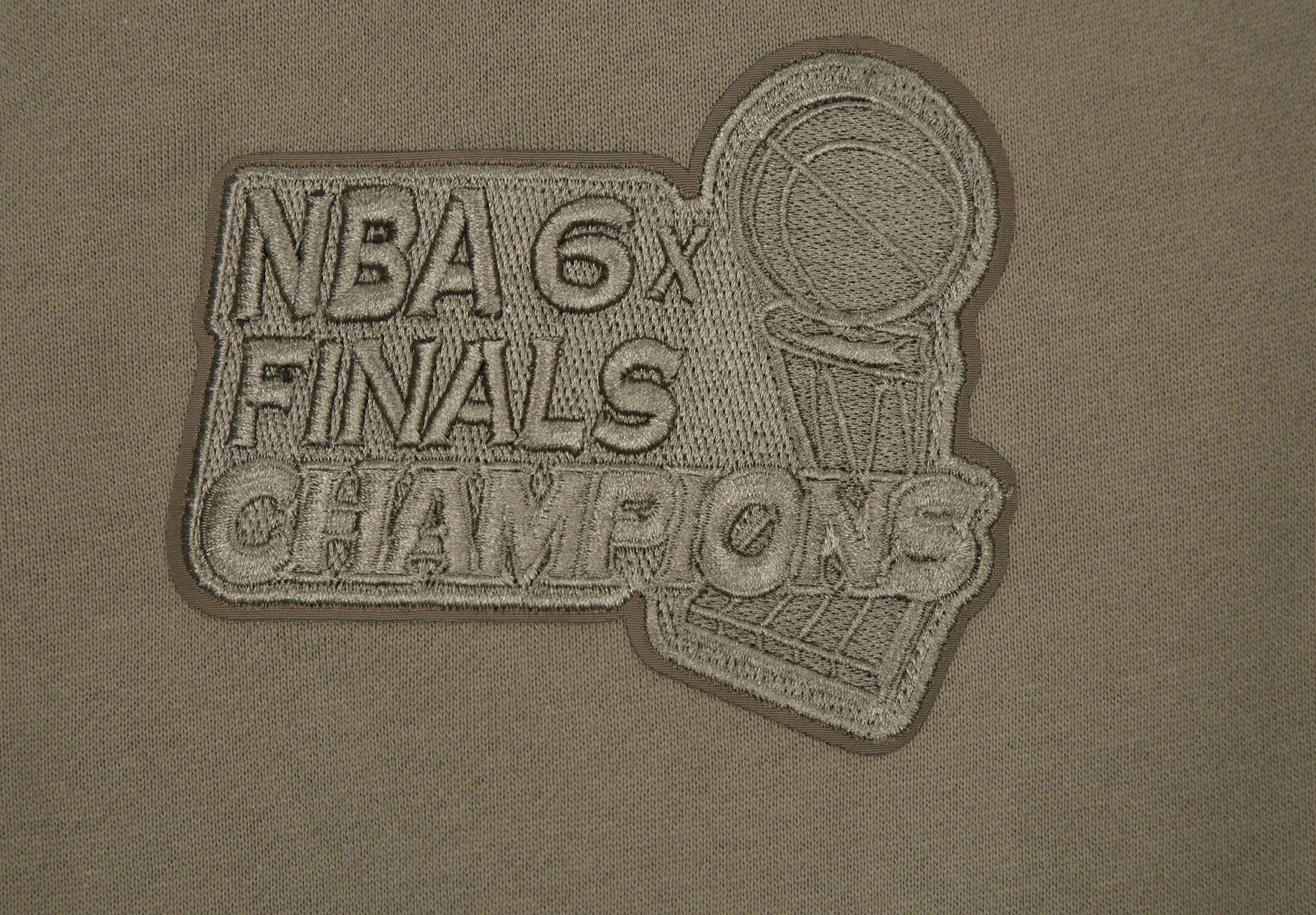 NBA CHICAGO BULLS NEUTRAL DROP SHOULDER FLEECE PULLOVER HOODIE (DARK TAUPE) - Image 11