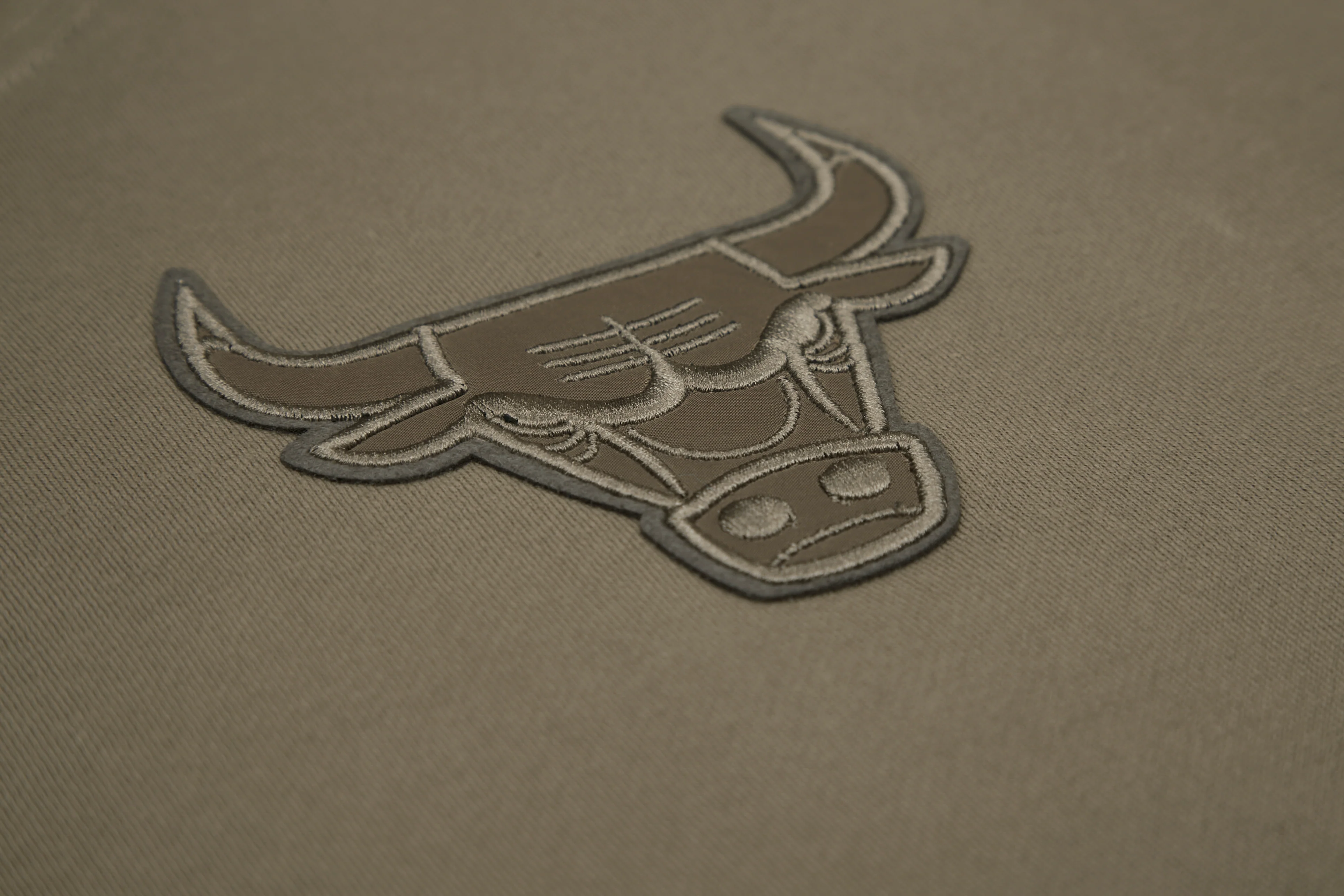 NBA CHICAGO BULLS NEUTRAL DROP SHOULDER FLEECE PULLOVER HOODIE (DARK TAUPE) - Image 15