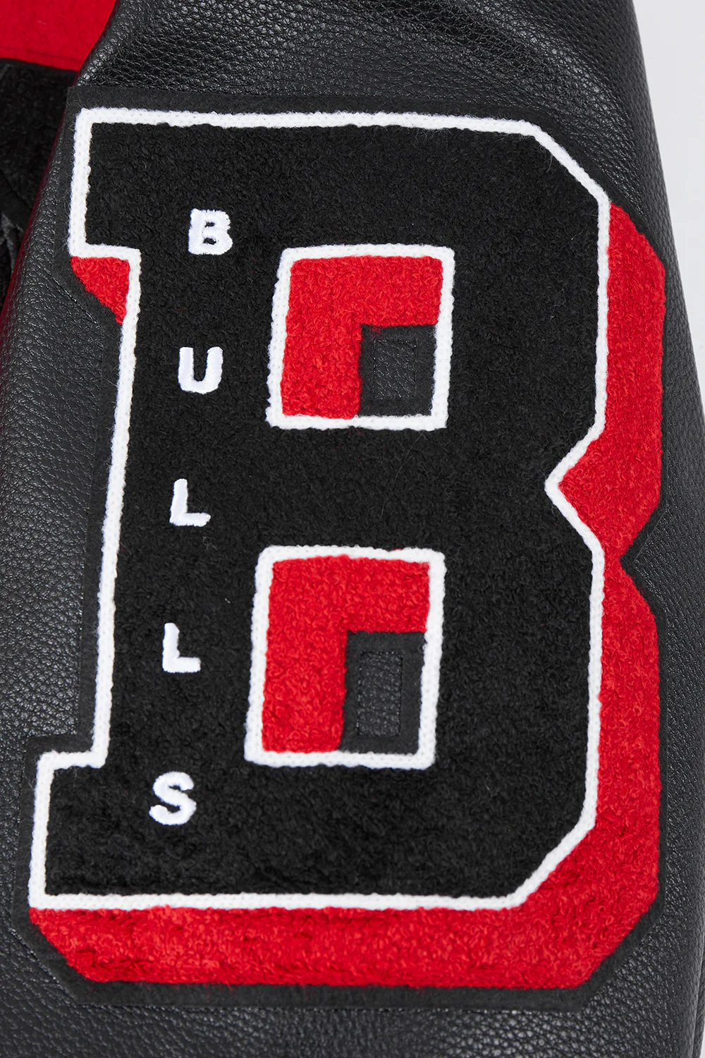 NBA CHICAGO BULLS OLD ENGLISH MEN'S RIB WOOL VARSITY JACKET (RED/BLACK) - Image 8