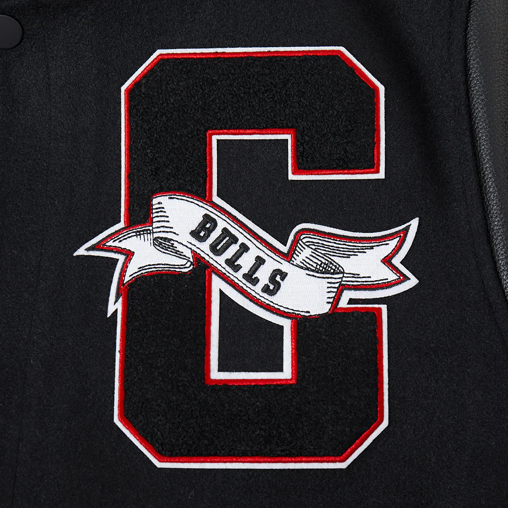 NBA CHICAGO BULLS TEAM PENNANTS MEN'S RIB WOOL VARSITY JACKET (BLACK/RED/BLACK) - Image 9