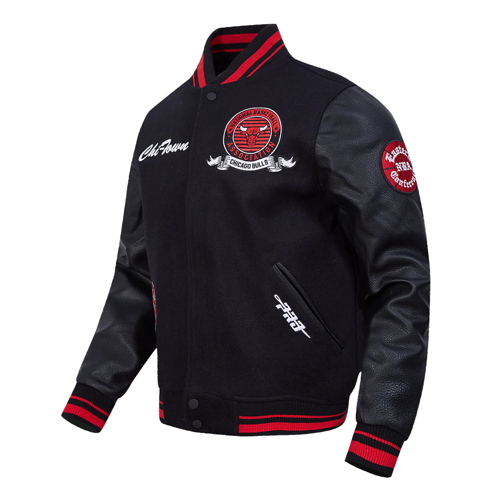 NBA CHICAGO BULLS TEAM BADGE MEN'S RIB WOOL VARSITY JACKET (BLACK/RED/BLACK) - Image 2