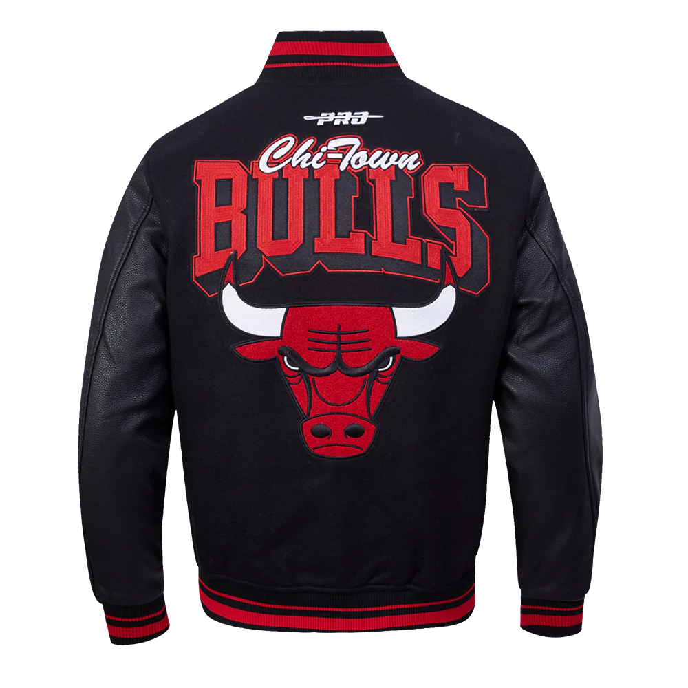NBA CHICAGO BULLS TEAM BADGE MEN'S RIB WOOL VARSITY JACKET (BLACK/RED/BLACK) - Image 3